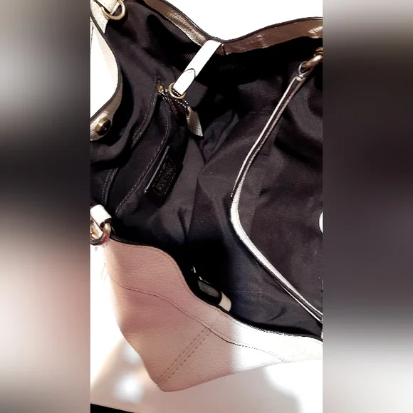 Coach Cream Leather Shoulder Bag - Picture 2 of 15